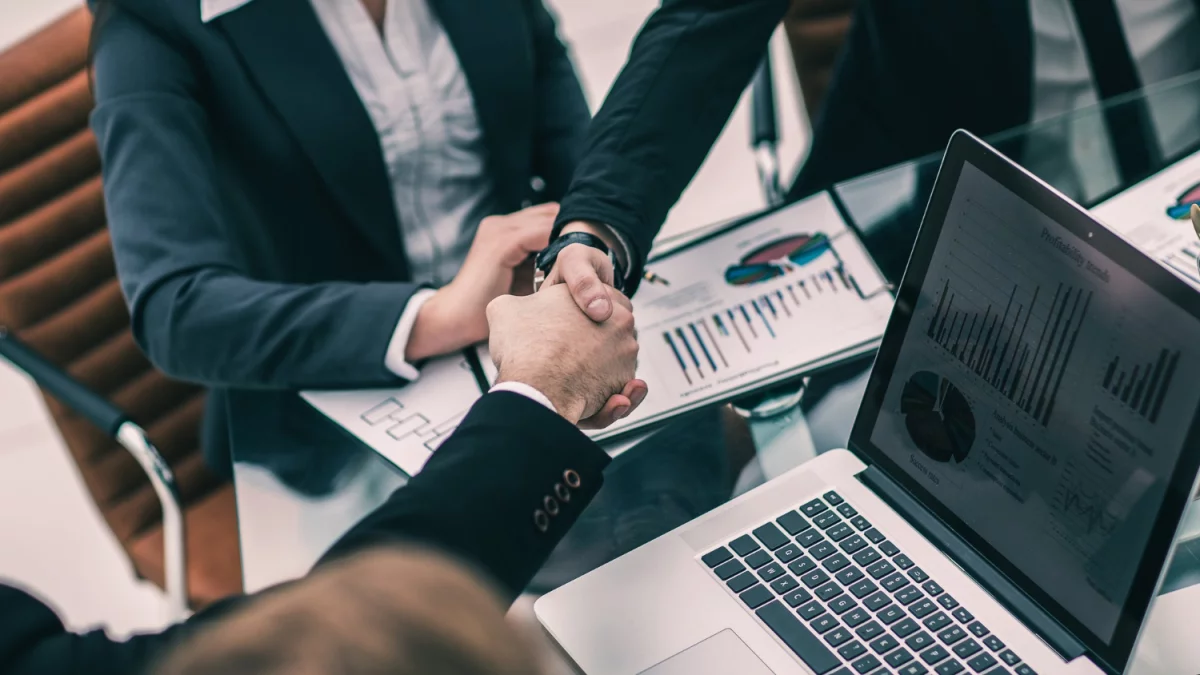 Zmiany napięcia prądu - krótki artykuł o elektryce